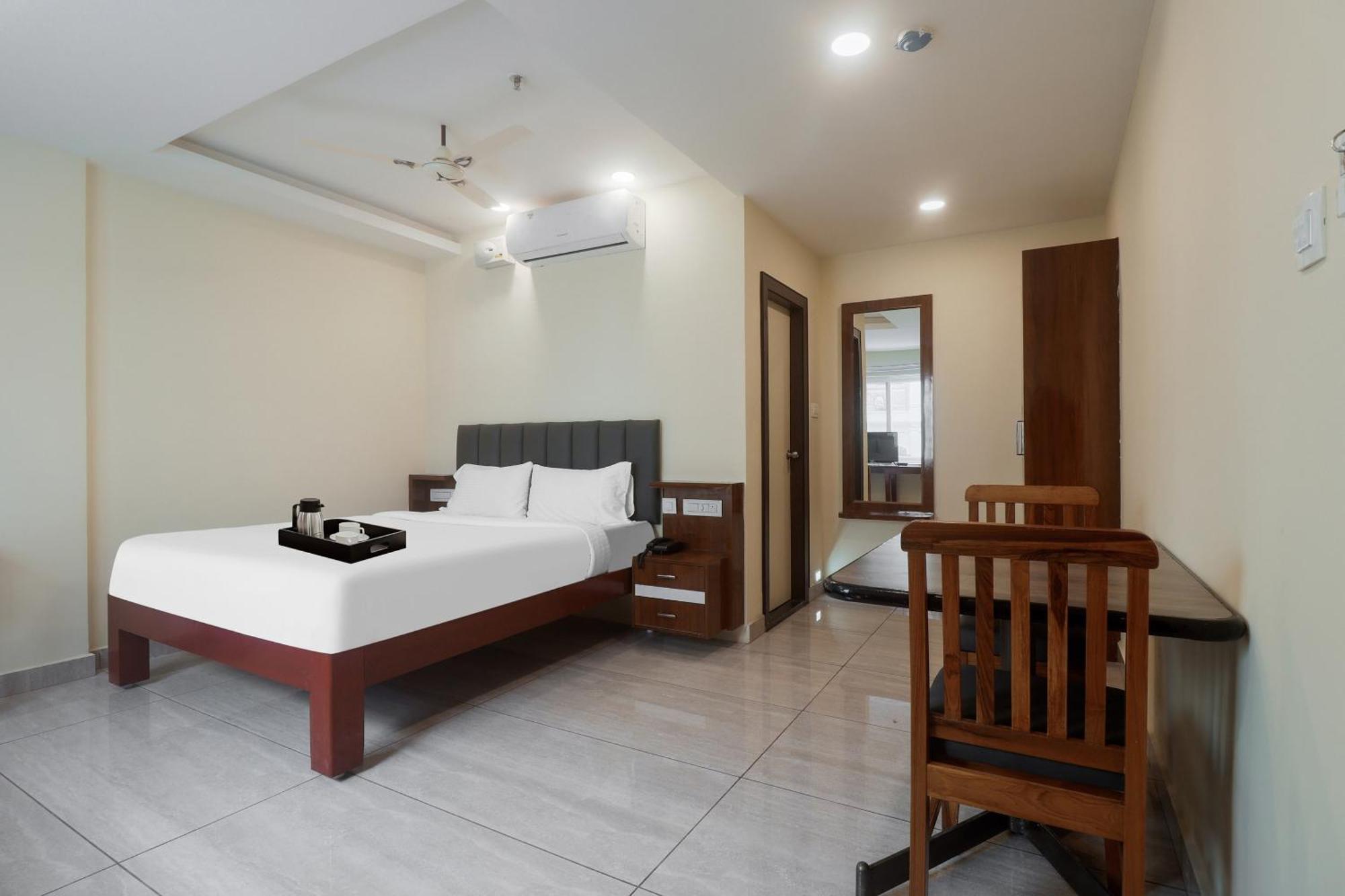 Townhouse Dj Grand Hotel Tirupati Eksteriør billede