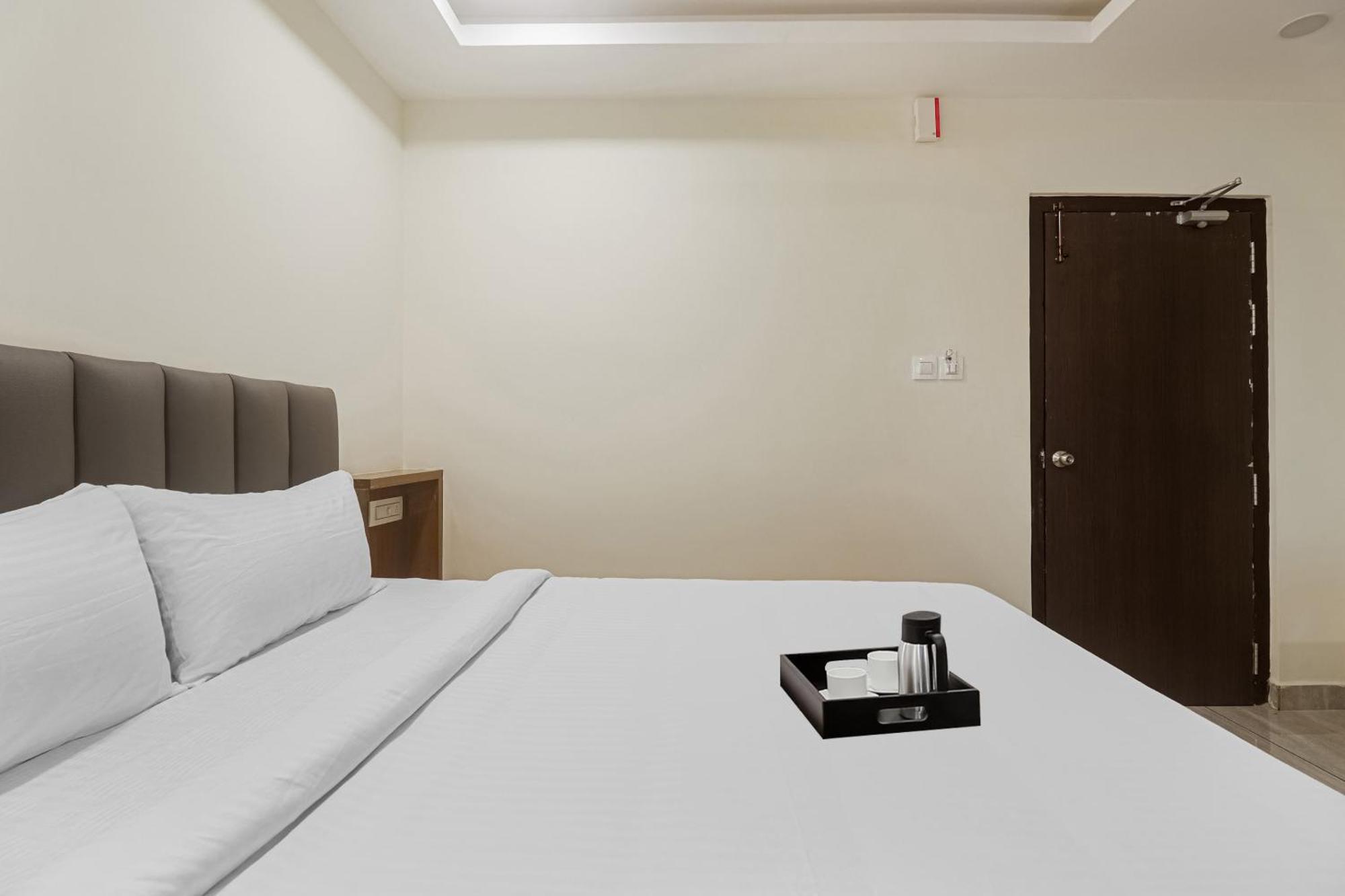 Townhouse Dj Grand Hotel Tirupati Eksteriør billede