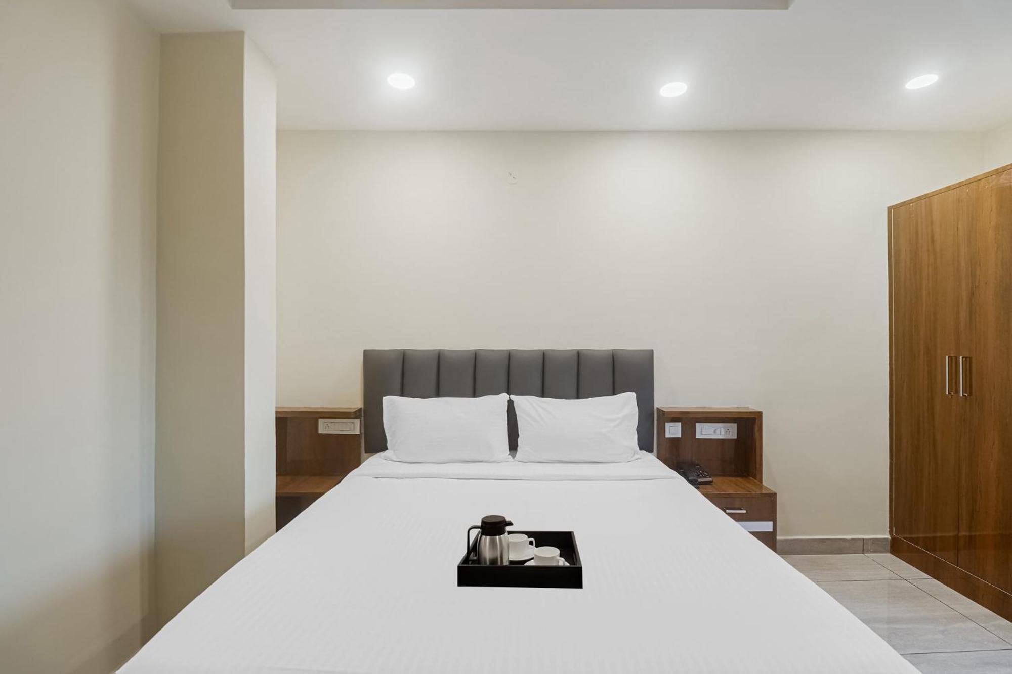 Townhouse Dj Grand Hotel Tirupati Eksteriør billede
